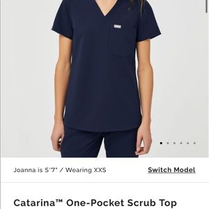 Catarina one pocket scrub top small in navy